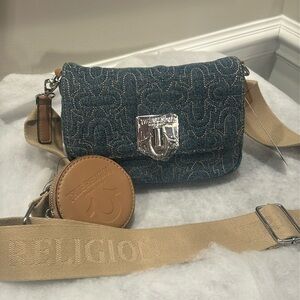 ⭐️SALE☀️True Religion Jean Crossbody with stylish stitching and change purse
